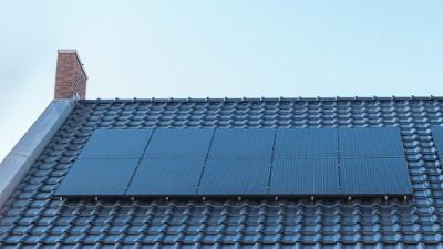 Zonnepanelen op schuin pannendak